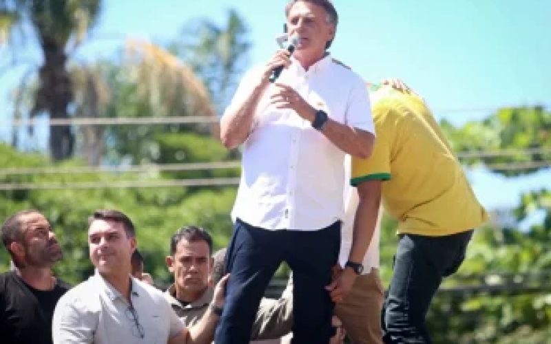 ‘Pela primeira vez, o Brasil tem um presidente sem povo’, diz Bolsonaro em ato em Niterói
