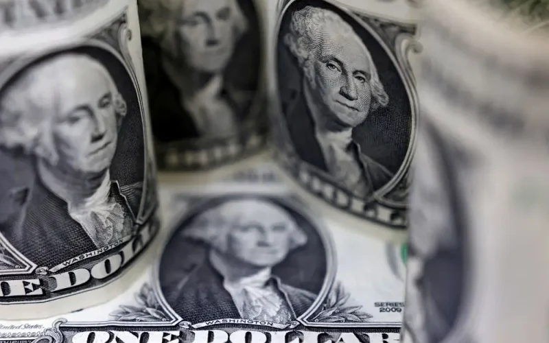 Itaú eleva projeções para dólar e IPCA para 2024 e 2025, citando alta de riscos