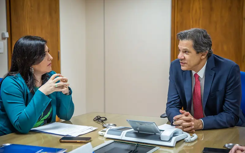 Governo congela R$ 5,7 bi de Saúde e Educação e corta R$ 4,5 bi do PAC