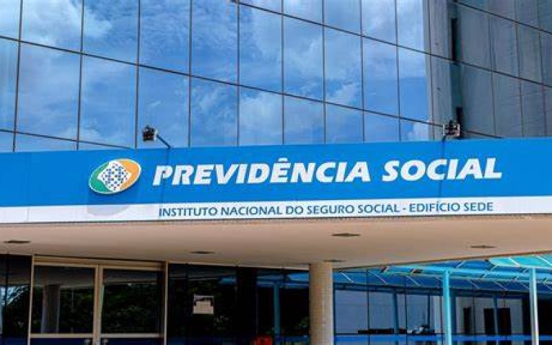 Servidores do INSS entram em greve por tempo indeterminado